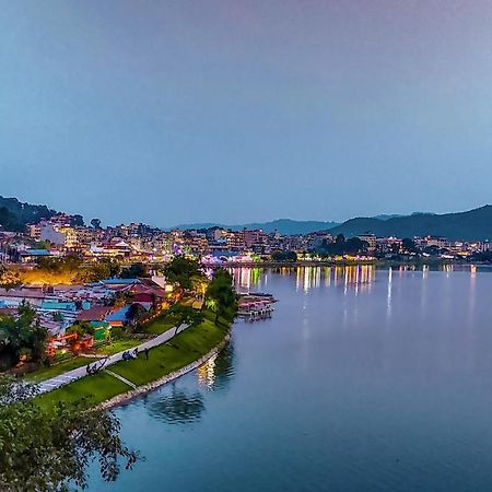 Hotel Forest Lake Backpackers' Hostel Pokhara Esterno foto