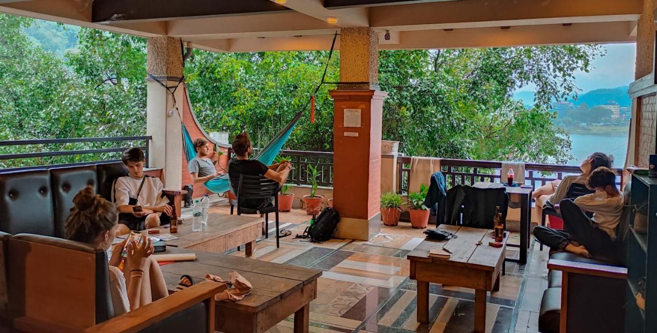 Hotel Forest Lake Backpackers' Hostel Pokhara Esterno foto