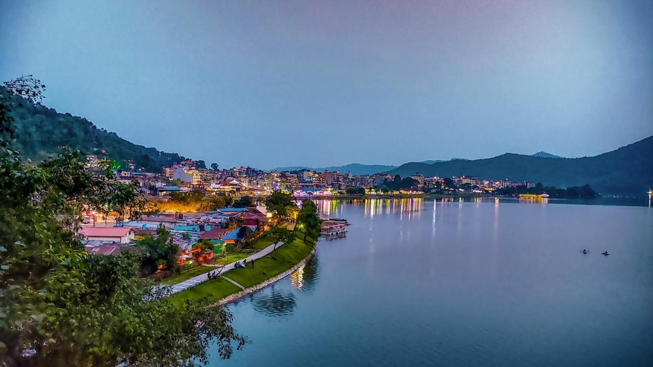 Hotel Forest Lake Backpackers' Hostel Pokhara Esterno foto