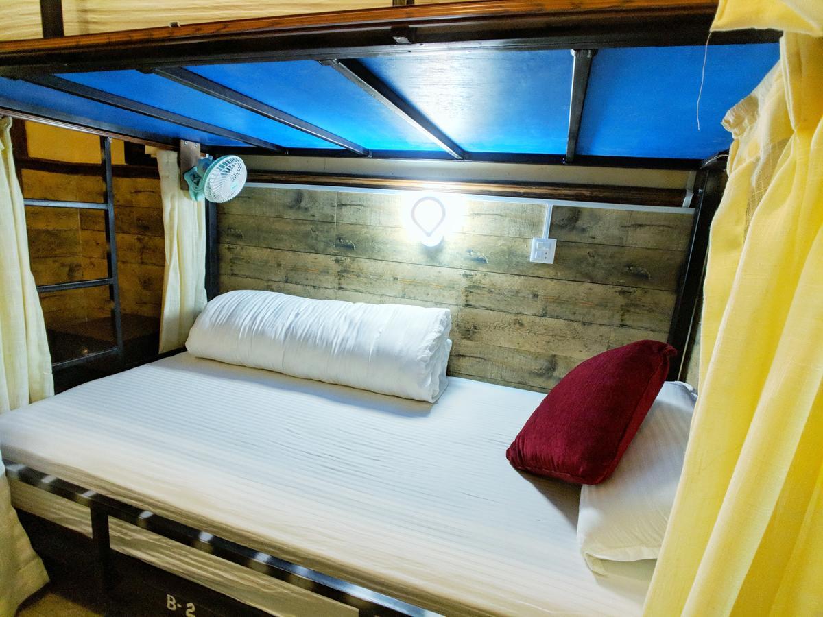 Hotel Forest Lake Backpackers' Hostel Pokhara Esterno foto