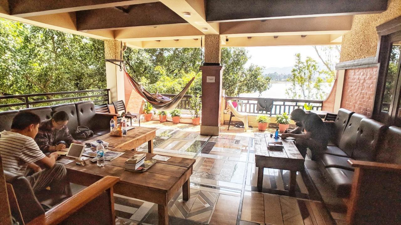 Hotel Forest Lake Backpackers' Hostel Pokhara Esterno foto