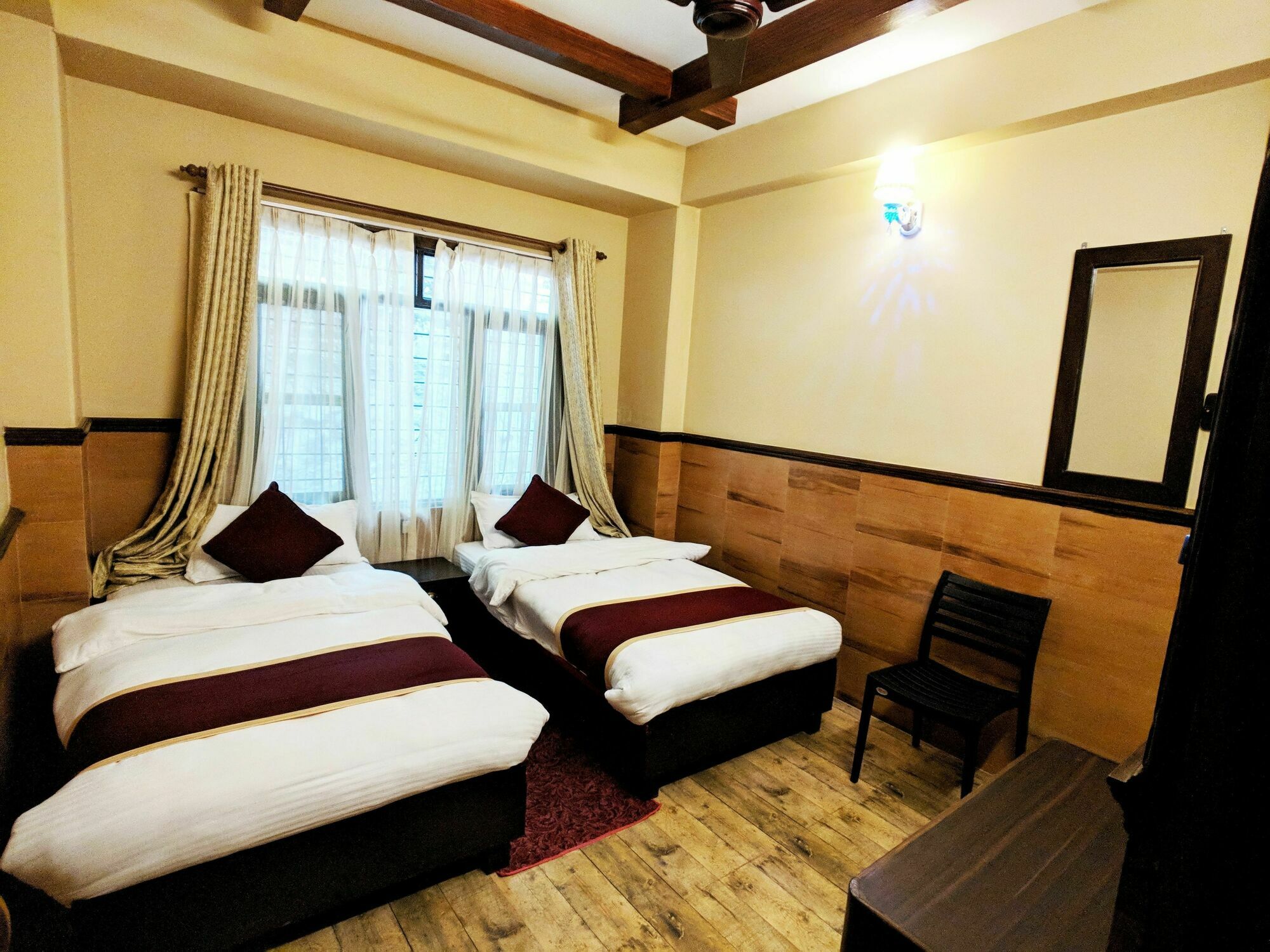 Hotel Forest Lake Backpackers' Hostel Pokhara Esterno foto