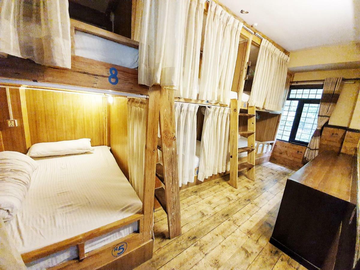 Hotel Forest Lake Backpackers' Hostel Pokhara Esterno foto